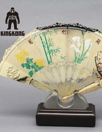Hand - gehouden Ornamentmetaal die Ventilator, Ambachten die Oosterling vouwen de Druk van Ventilatorsilkscreen vouwen