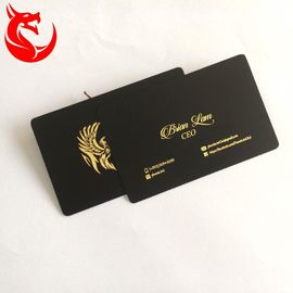 Zwarte en Gouden Met een laag bedekte de Visitekaartjes Verschillende Achtergrond van de roestvrij staalsteen