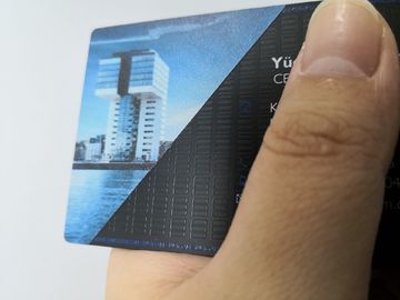 Aangepaste het Black metal Van de Bedrijfs roestvrij staalsteen Lidkaart met Kleur Geschilderd Embleem