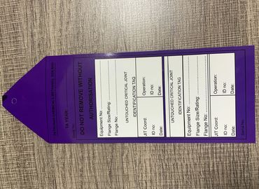 Met een laag bedekt Document hangt de Gedrukte van het Klerenmarkeringen/Hotel Deurdouane Markeringen