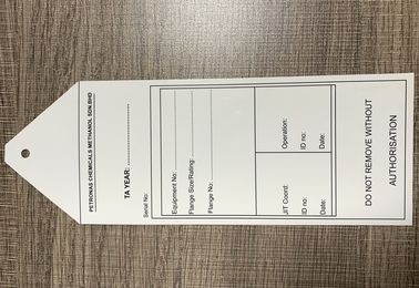 Met een laag bedekt Document hangt de Gedrukte van het Klerenmarkeringen/Hotel Deurdouane Markeringen